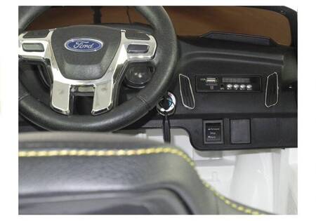 Biały Ford Focus RS Auto na Akumulator